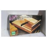 Bread slicer with bread knife