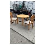 Small round table and 2 chairs used very good