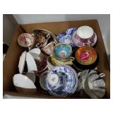 Box of assorted vintage Tea cups & saucers