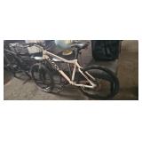 White giant bike disc brakes
