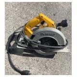 DeWalt  D364 Skil saw 71/4 inch corded used not