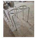 Metal bowl stand
