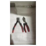 diagonal cutting pliers. One pair.