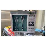 $64 MIKASA BRYNLEY/PINCH FLATWARE SET 40 PIECES