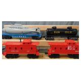 4 Clean Lionel Freight Cars