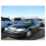 2003 LINCOLN TOWN CAR