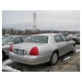 2003 LINCOLN TOWN CAR