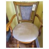 Swivel bar chair (24' w, 24' d, 48' h)