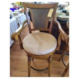 Swivel bar chair (24' w, 24' d, 48' h)