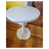 Pedestal table