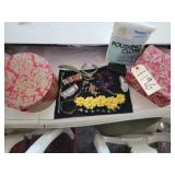 Vintage style jewelry with 2 boxes