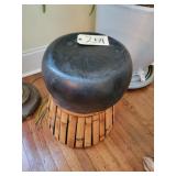 Black round stand basket