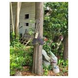 Bee & shelf, garden decor