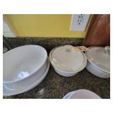 2.5 liter corningware, 2 frenchwhite veggie
