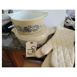 2 piece Pyrex dishes
