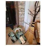 2 metal decorative trucks