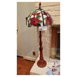 RED FLORAL STAINED GLASS LAMP 16W X 42T