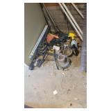 ASSORTMENT OF TOOLS & GARDEN TOOLS