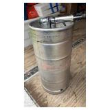 Beer keg with tap 7.75 gallons