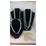 Beautiful pearl necklaces (4)