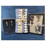 Wine Stopper Gift Sets and Pack of 4 Tea Towels, A