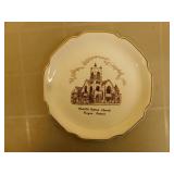 Plate- Melville United Church, Fergus 22k Gold Rim Plate- Melville United Church, Fergus 22k Gold Rim