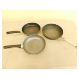 3 FRYING PANS VARIOUS SIZES 3 FRYING PANS VARIOUS SIZES