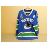 Ryan Kesler #17 Canucks Signed Hockey Jersey