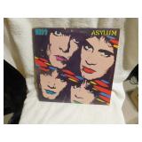 Kiss-Asylum