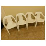 4 Plastic patio chairs