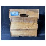 WOODEN CRATE WITH METAL EDGE SUPPORT