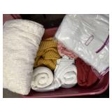 TUB WITH ASSORTED BLANKETS & THROWS / RUGS