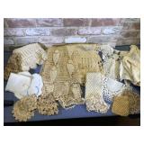 20+ VINTAGE DOILES AND HANDKERCHIEFS