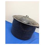 Graniteware Cooking Pot with Accessories