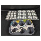 (4) Muffin and Cupcake Pan Set
