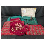 (1) Assorted Holiday Linens & Placemats Set