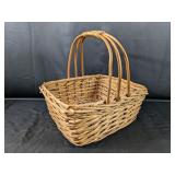 (1) Large Woven Picnic Basket with Handle