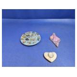 (3) Decorative Shell & Stained Glass Pieces ï¿½
