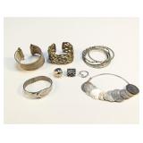 (1) Assorted Jewelry Pieces Lot