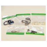 (1) Assorted Costume Jewelry Pieces Lot