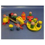 (1) Toy Vehicles & Peg Figures Set
