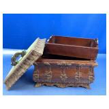 (1) Ornate Wooden Lidded Box w/ Tray