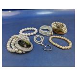 (6) Pearl-Like Fashion Bracelets