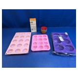 (1) Silicone and Plastic Baking Molds & Tool Lot