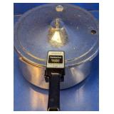 (1) Presto Stainless Steel Pressure Cooker