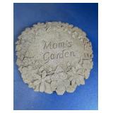 (1) Momï¿½s Garden Cement Stepping Stone