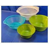 Plastic Mixing Bowls & Colanders Set