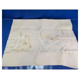 Vintage Embroidered Tablecloth & 6 Napkin Set