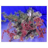 Faux Pine Berry Holiday Garland Dï¿½cor