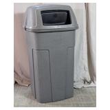 Toter Commercial Plastic Trash Can with Flap Lid